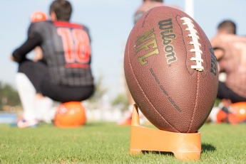 Hráči amerického fotbalu NFL žádají řešení situace mediací